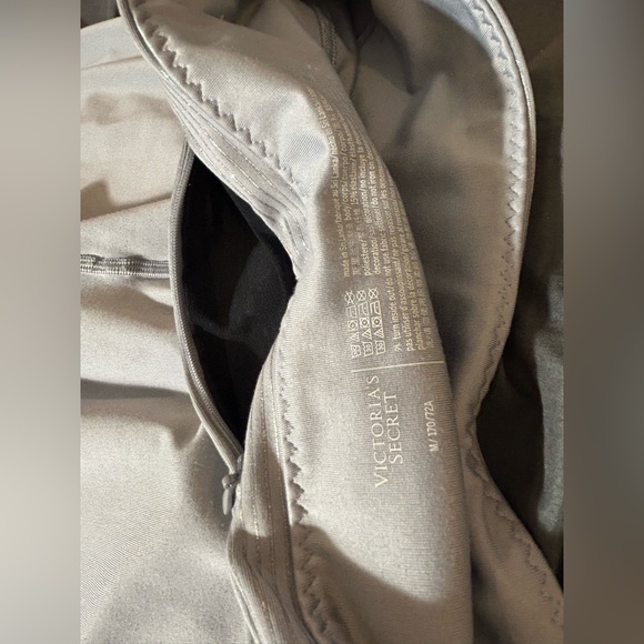 Victoria's Secret NWOTs Silver Shine High-Rise Pocket Leggings Sz M - Picture 5 of 11
